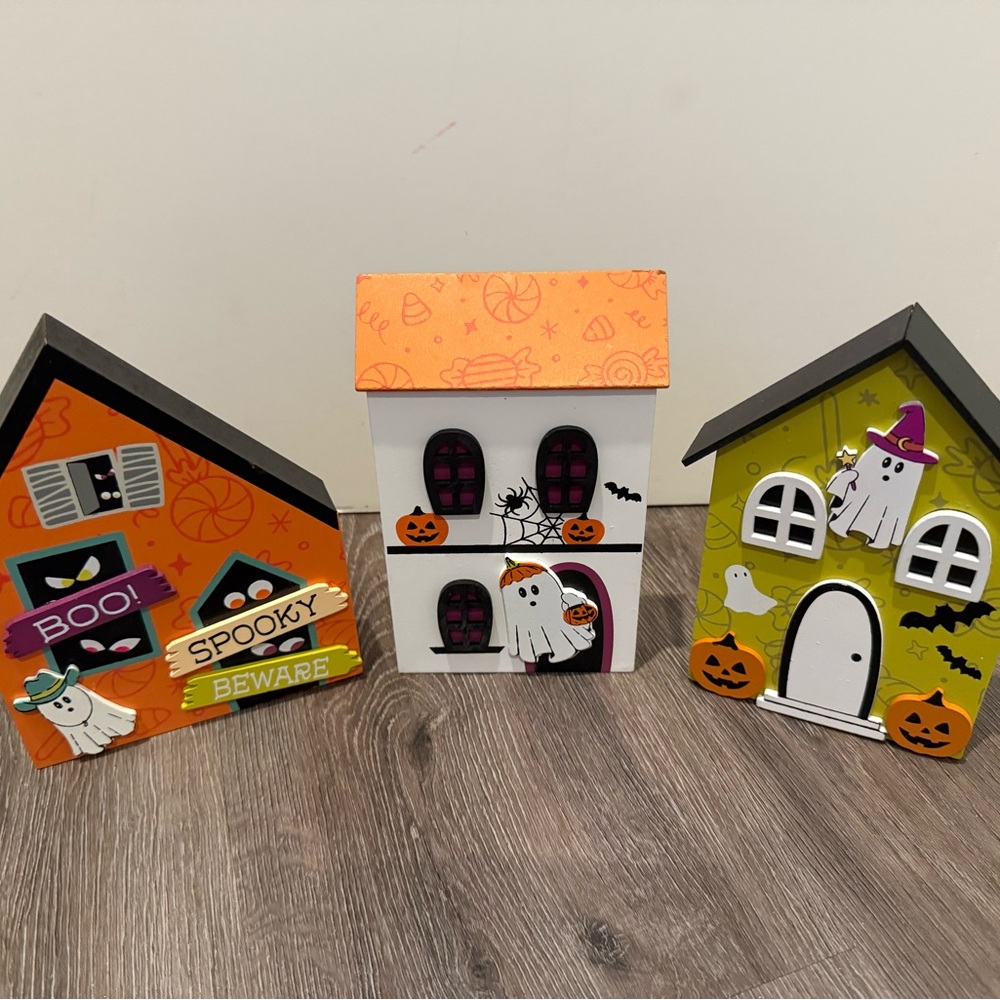 🍁 Cute HEB Wooden Halloween Haunted House Party Decorations- Set of 3- NWT - Picture 2 of 5